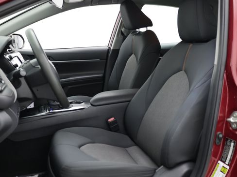 Used 2020 Toyota Camry LE FWD image 18