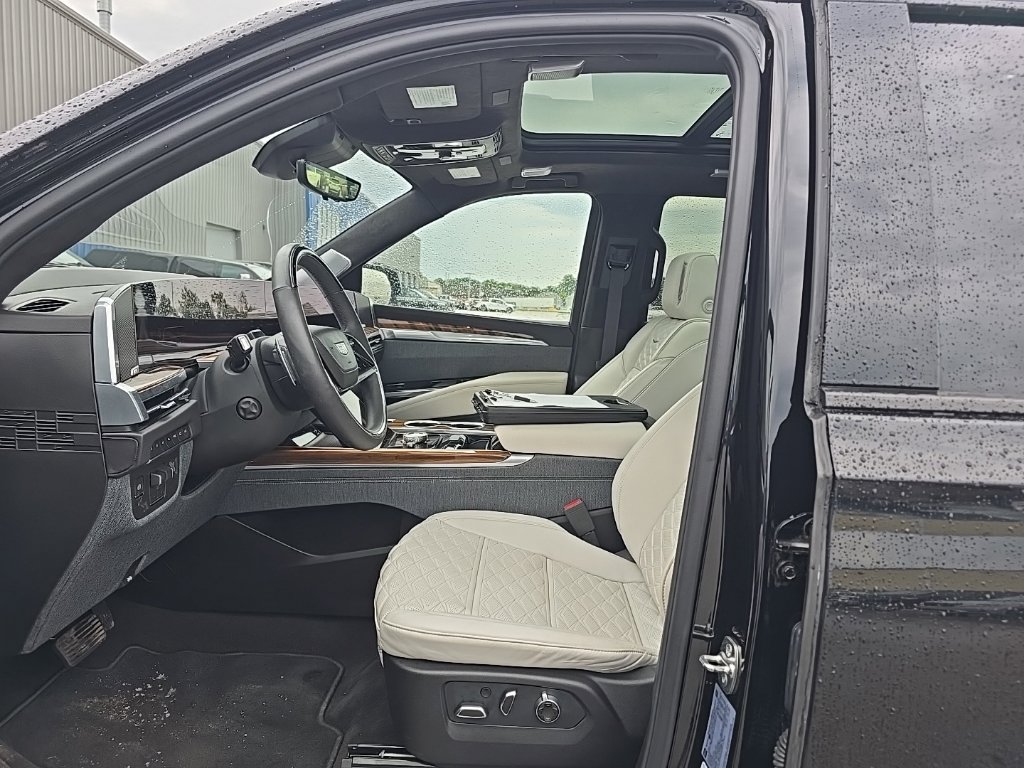Used 2026 Cadillac Escalade ESV Platinum Sport w/ LPO, Floor Liner Package AWD/4WD image 13