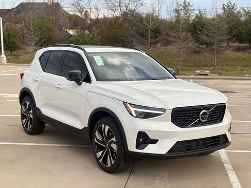 New 2026 Volvo XC40 B5 Ultra w/ Protection Package Premier image 4