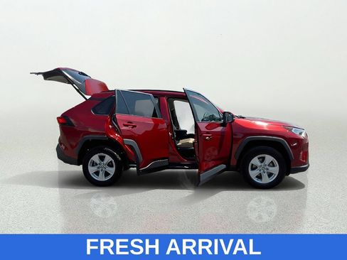 Used 2021 Toyota RAV4 XLE w/ Convenience Package FWD image 16