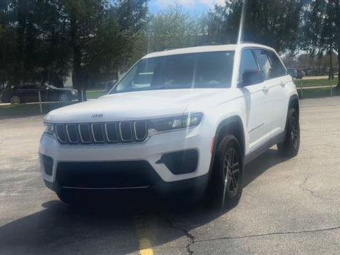 Used 2023 Jeep Grand Cherokee Laredo w/ Trailer Tow Prep Group (B) image 3