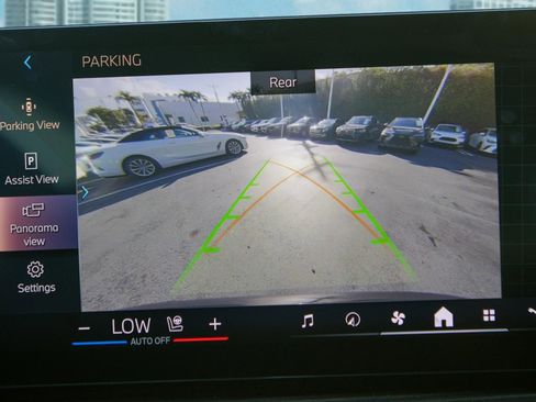 Used 2024 BMW X7 xDrive40i w/ Executive Package image 35