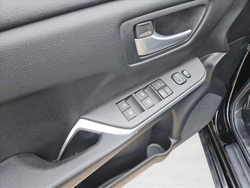 Used 2015 Toyota Camry SE image 14