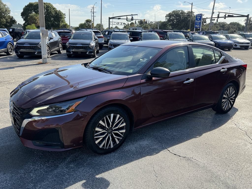 Used 2025 Nissan Altima 2.5 SV FWD image 9