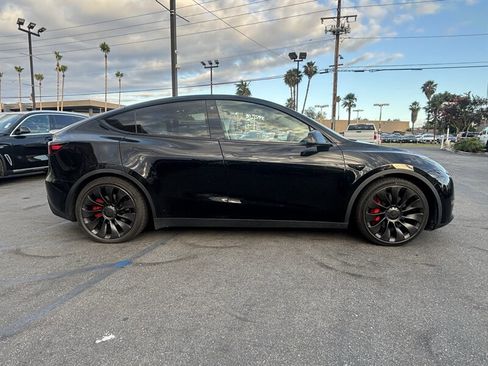 Used 2022 Tesla Model Y Performance AWD/4WD image 9