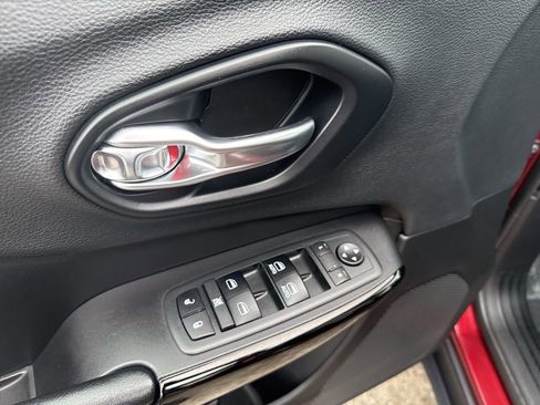 Certified 2019 Jeep Cherokee Latitude Plus AWD/4WD image 20