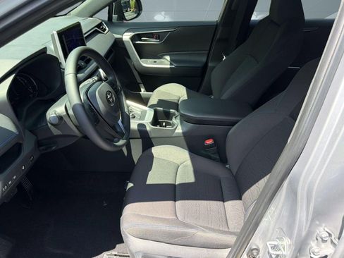Used 2025 Toyota RAV4 SE w/ Convenience Package AWD/4WD image 5