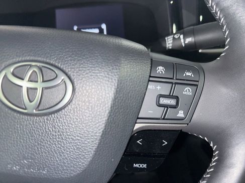 Used 2025 Toyota Camry SE image 21