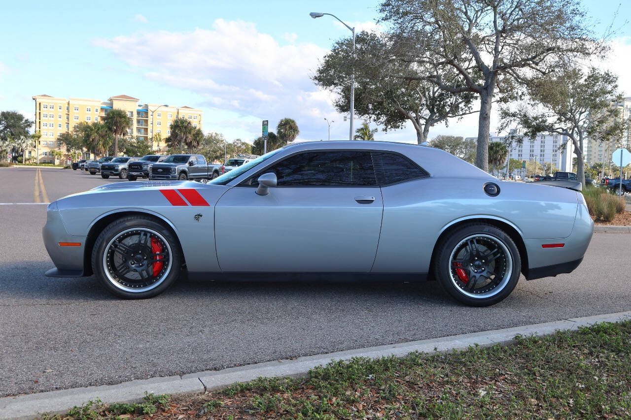 Used 2015 Dodge Challenger SRT Hellcat RWD image 18
