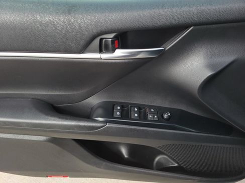 Used 2020 Toyota Camry LE FWD image 14