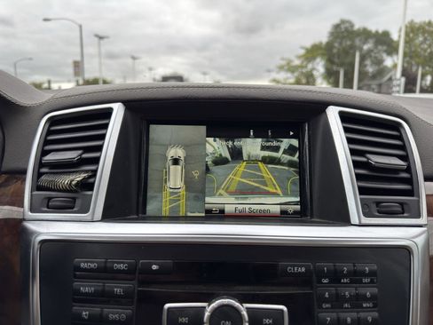 Used 2014 Mercedes-Benz GL 550 4MATIC image 30