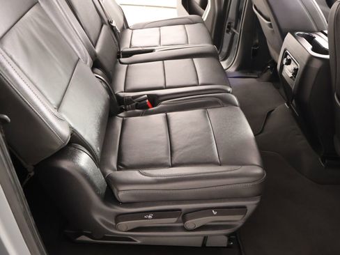 Used 2025 Chevrolet Suburban Z71 AWD/4WD image 15