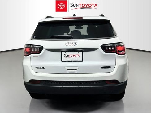 Used 2024 Jeep Compass Latitude AWD/4WD image 5
