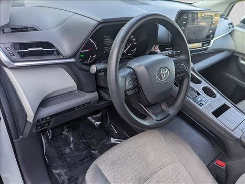 Used 2024 Toyota Sienna LE image 10