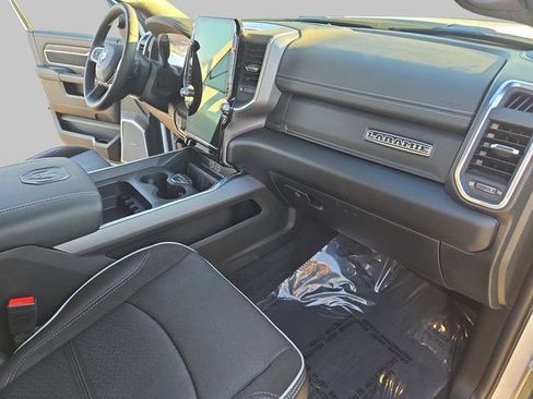 New 2025 RAM 2500 Laramie AWD/4WD image 10
