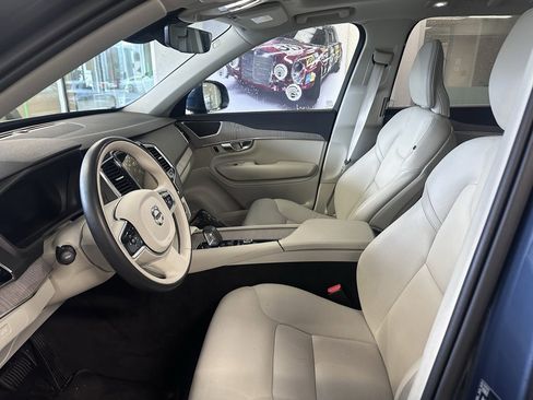 Certified 2024 Volvo XC90 B5 Plus image 2