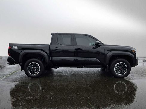 Certified 2025 Toyota Tacoma TRD Off-Road image 2