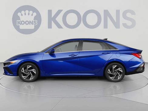 Used 2024 Hyundai Elantra SEL w/ Convenience Package FWD image 2