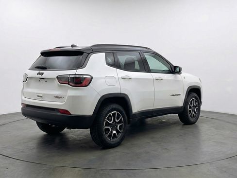 Used 2025 Jeep Compass Trailhawk AWD/4WD image 9