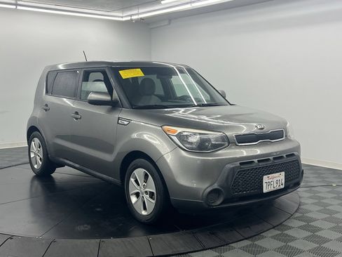Used 2016 Kia Soul Base image 2