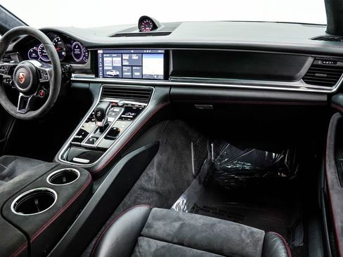 Used 2020 Porsche Panamera GTS w/ Premium Package Plus image 22