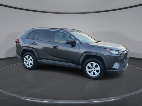 Used 2021 Toyota RAV4 LE FWD image 2