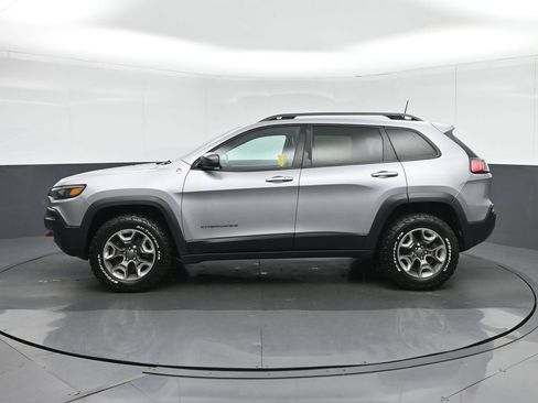 Used 2019 Jeep Cherokee Trailhawk AWD/4WD image 4