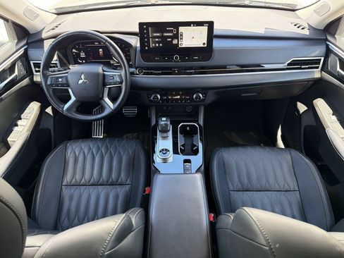 Used 2025 Mitsubishi Outlander SEL FWD image 16