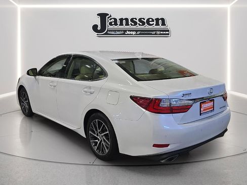 Used 2016 Lexus ES 350 w/ Luxury Package w/Wood Trim image 3
