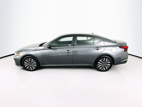 Used 2025 Nissan Altima 2.5 SV image 4