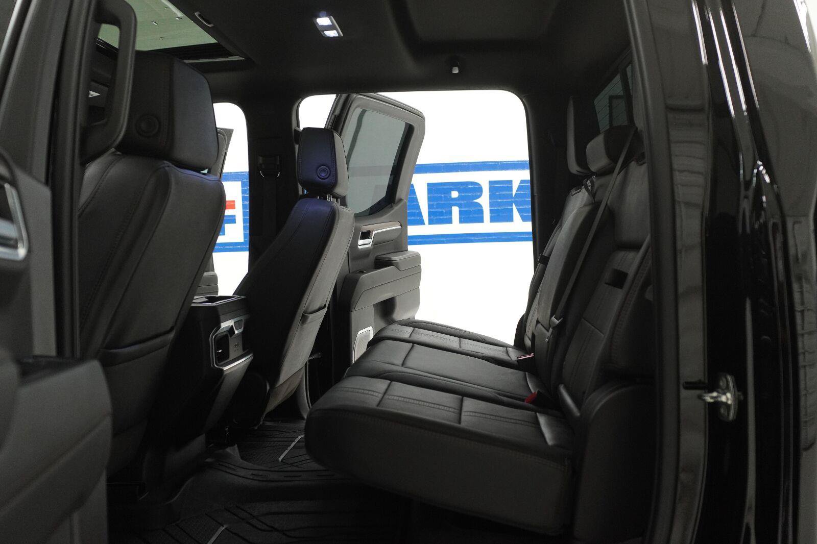Used 2025 Chevrolet Silverado 1500 High Country w/ High Country Premium Package AWD/4WD image 25
