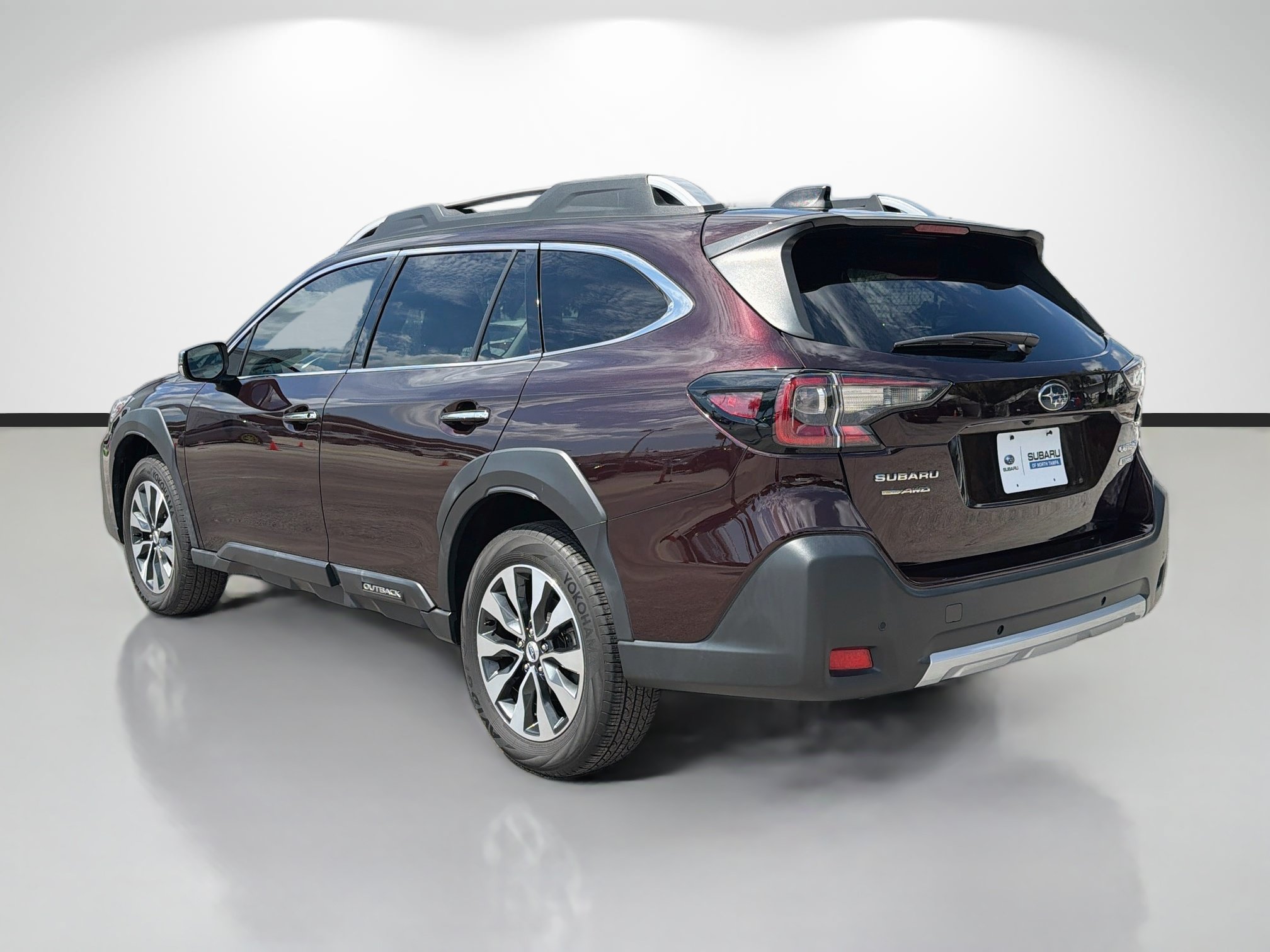 Used 2023 Subaru Outback Touring AWD/4WD image 5