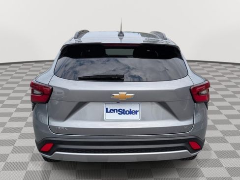 Used 2024 Chevrolet Trax LT w/ Driver Confidence Package FWD image 4