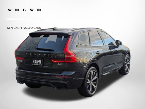 Certified 2023 Volvo XC60 B6 Ultimate w/ Protection Package Premier image 3