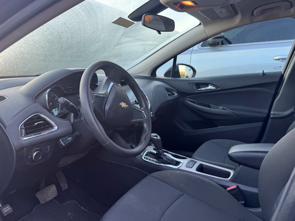 Used 2017 Chevrolet Malibu LT FWD image 8