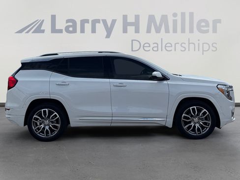 Used 2024 GMC Terrain Denali w/ Denali Premium Package AWD/4WD image 6