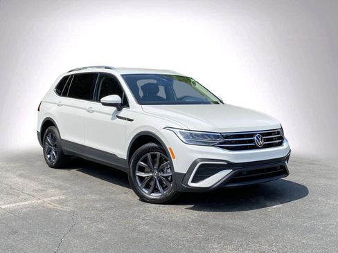Used 2023 Volkswagen Tiguan SE image 43