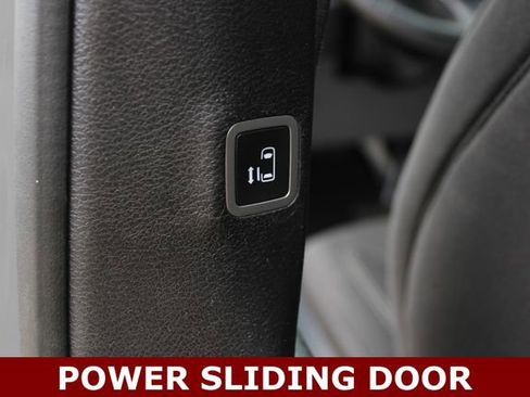 Used 2020 Chrysler Pacifica Touring w/ Advanced Safetytec Group FWD image 4