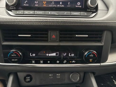 Used 2024 Nissan Rogue SV AWD/4WD image 19