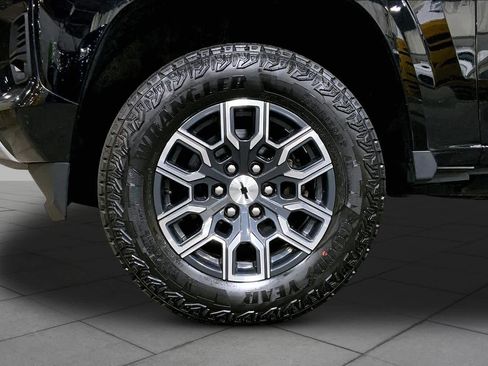Used 2023 Chevrolet Colorado Z71 w/ Z71 Convenience Package 2 AWD/4WD image 11