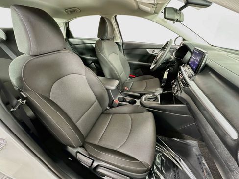 Used 2024 Kia Forte LXS w/ LXS Technology Package image 25