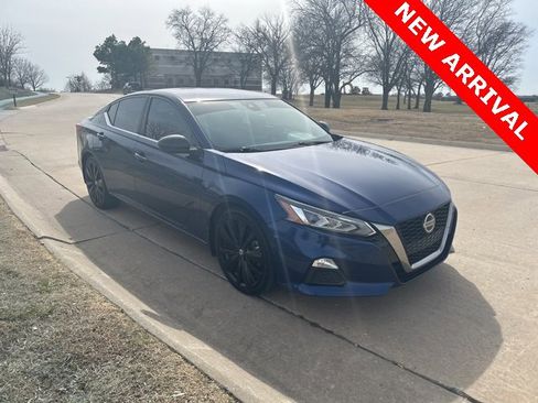 Used 2022 Nissan Altima 2.5 SR image 1