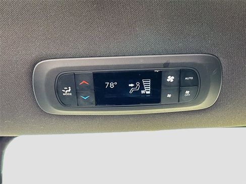 Used 2025 Chrysler Pacifica Select FWD image 24