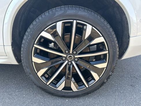 Certified 2025 Volvo XC90 B6 Plus AWD/4WD image 9