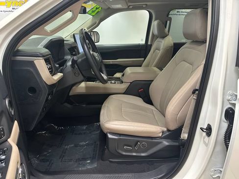 Used 2023 Ford Expedition Limited AWD/4WD image 7
