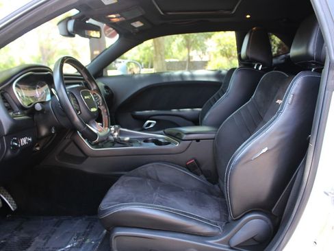 Used 2015 Dodge Challenger SRT w/ Technology Group image 8