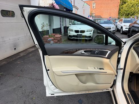 Used 2013 Lincoln MKZ FWD image 24
