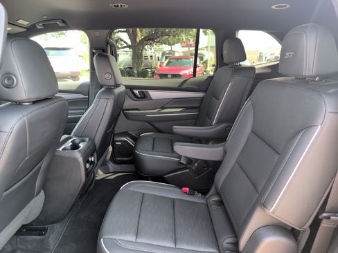 Used 2025 Buick Enclave Sport Touring FWD image 32