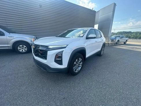 Used 2025 Chevrolet Equinox LT AWD/4WD image 1