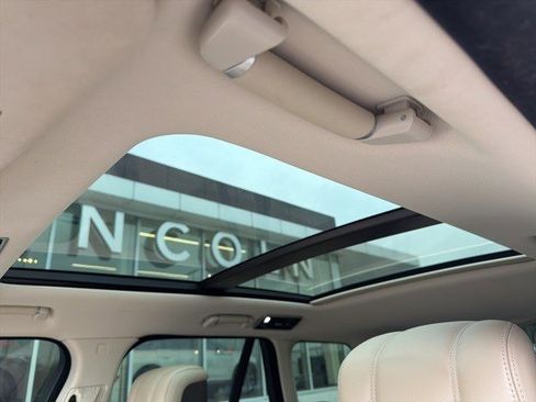 Used 2019 Land Rover Range Rover HSE image 15